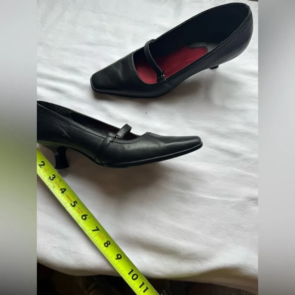 AEROSOLES leather or gently